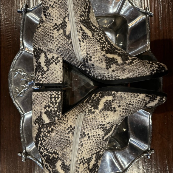 Madden Girl Snake Boots 6.5M - Picture 14 of 16